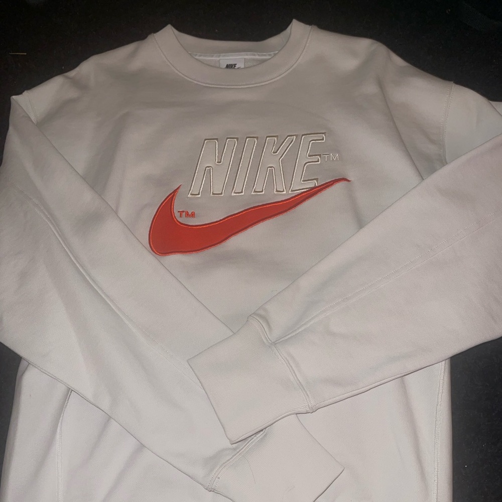 NEVER WORN Nike Crewneck